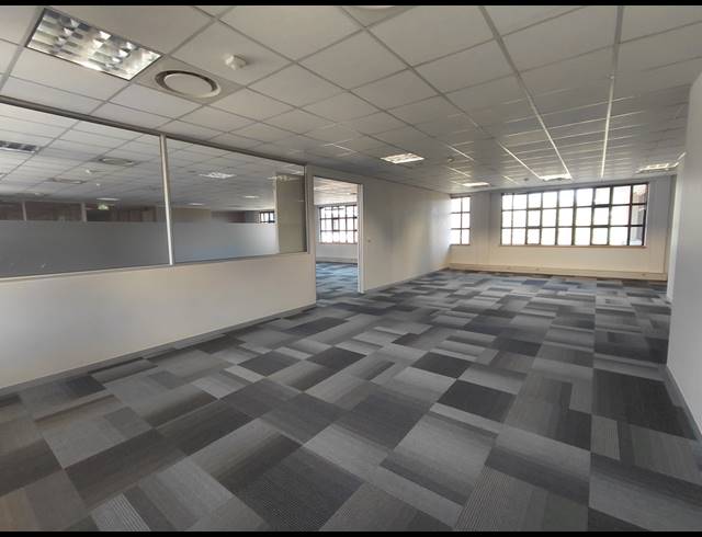 1,091M² OFFICE TO LET IN BRYANSTON